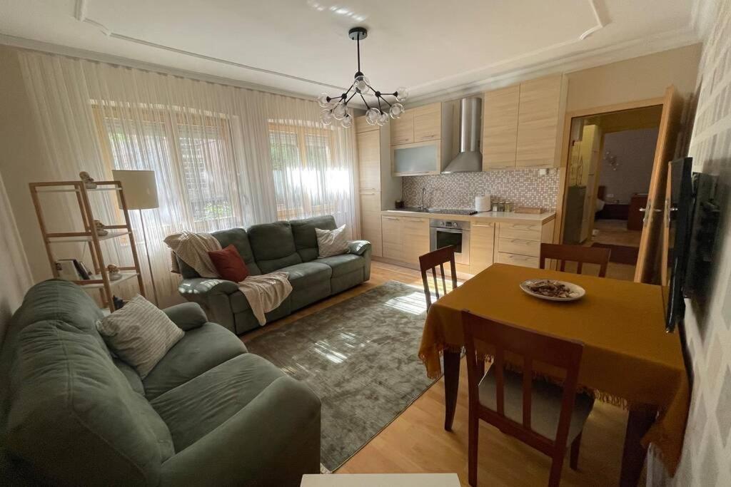 Cozy Apartment In The Old Center Of Prishtina Pristina Exterior photo