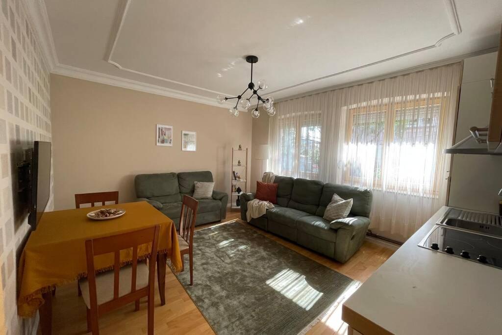 Cozy Apartment In The Old Center Of Prishtina Pristina Exterior photo